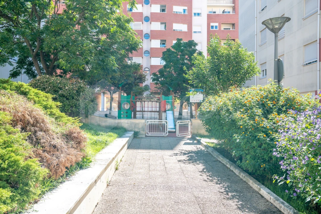 Apartamento T2 para Arrendamento em Lumiar Foto 30