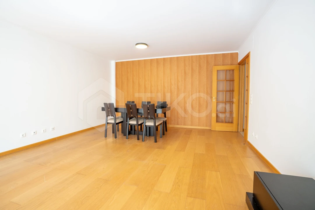 Apartamento T2 para Arrendamento em Lumiar Foto 3