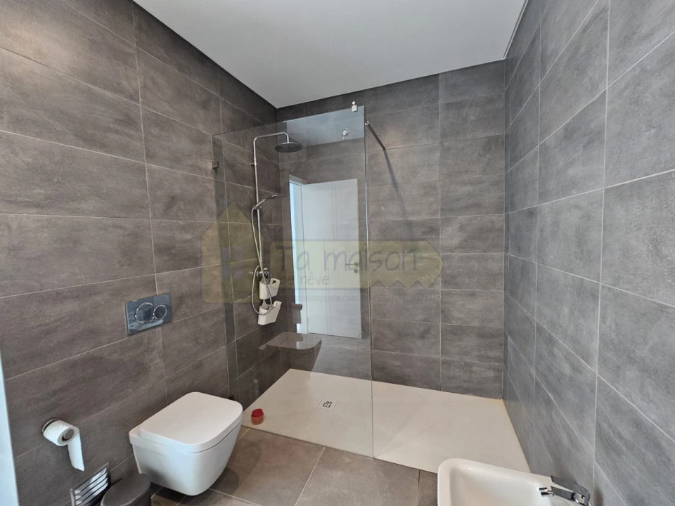 Moradia T4 para Venda em Santa Barbara de Nexe Foto 13