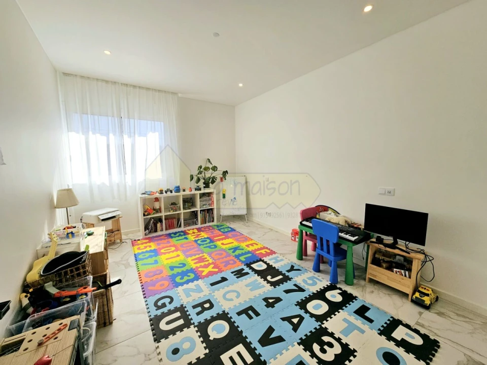 Moradia T4 para Venda em Santa Barbara de Nexe Foto 17