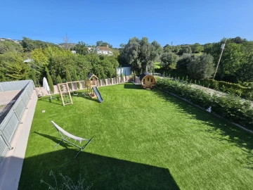 Moradia T4 para Venda em Santa Barbara de Nexe