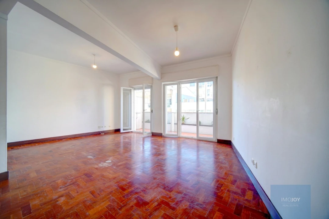 Apartamento T2 para Venda em Algés, Linda-A-Velha e Cruz Quebrada-Dafundo Foto 2