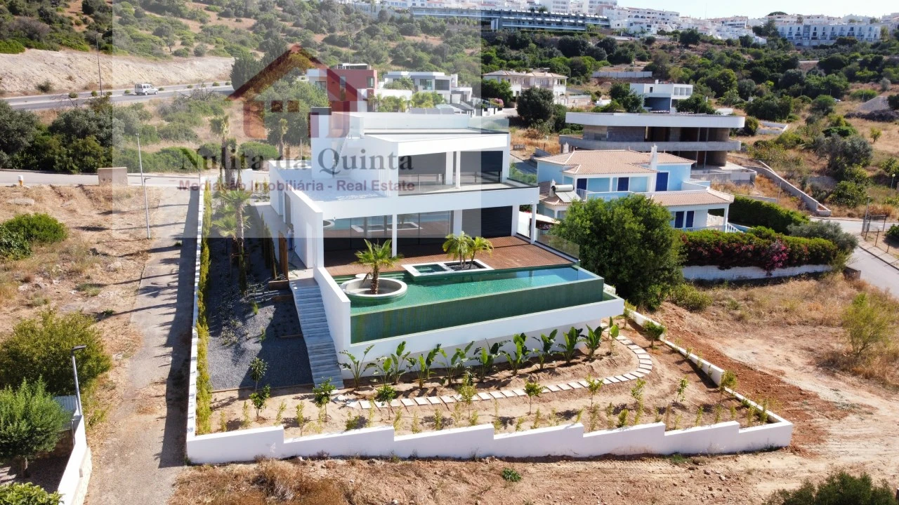 Moradia T5 para Venda em Albufeira e Olhos de Água Foto 4