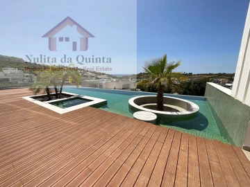 Moradia T5 para Venda em Albufeira e Olhos de Água