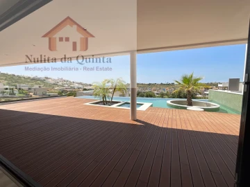 Moradia T5 para Venda em Albufeira e Olhos de Água