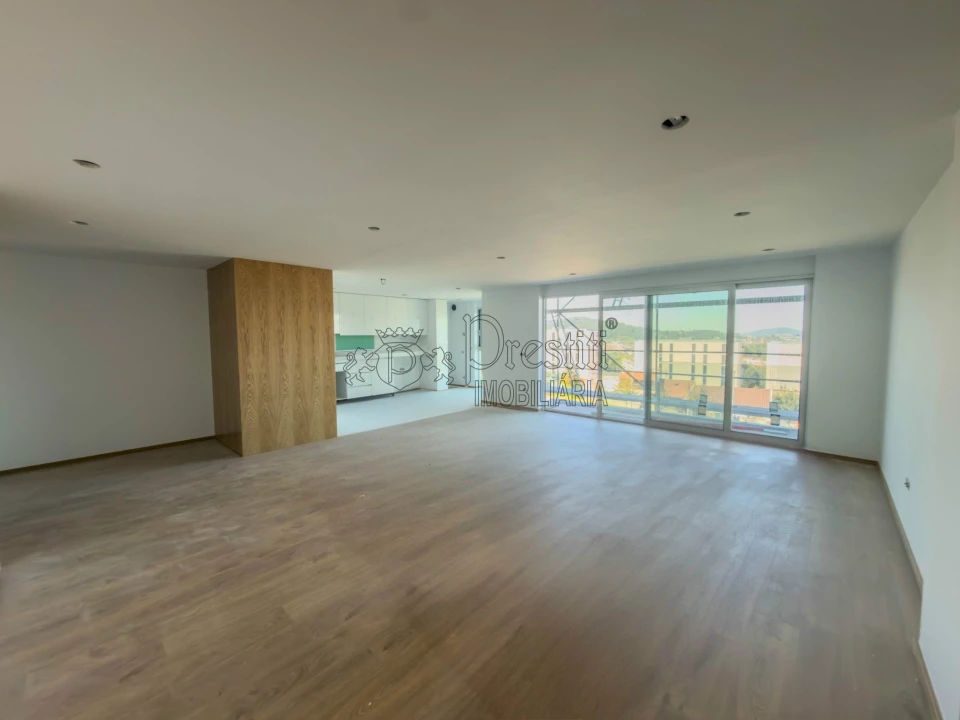 Apartamento T2 para Arrendamento em Urgezes Foto 1