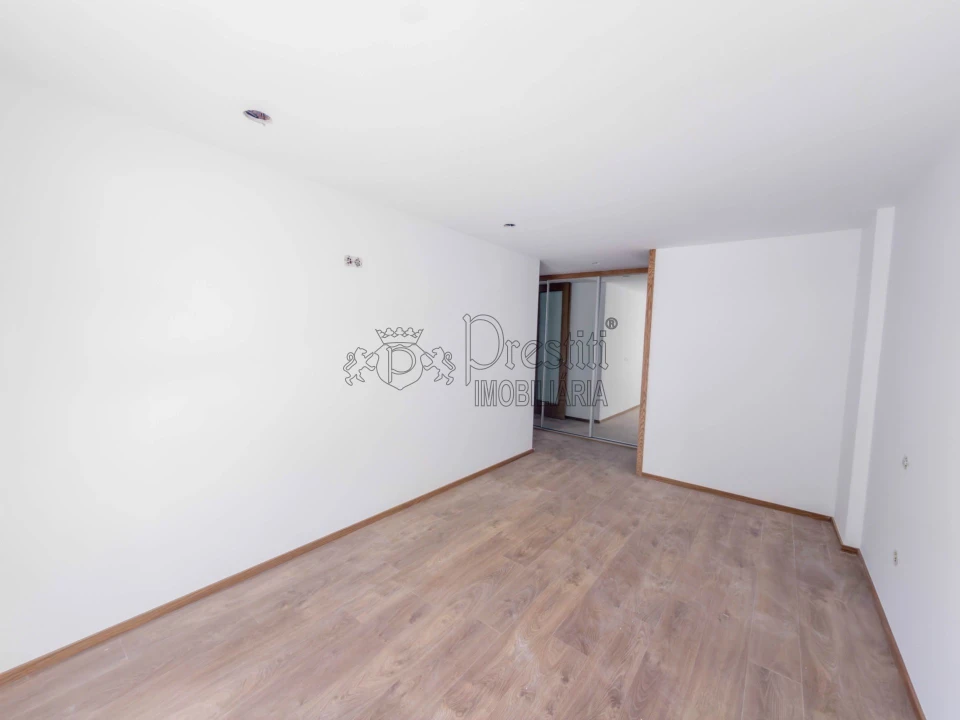 Apartamento T2 para Arrendamento em Urgezes Foto 6