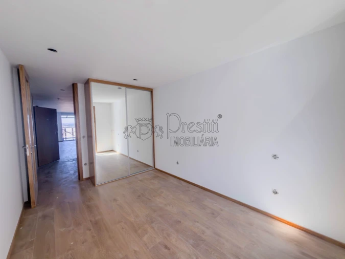 Apartamento T2 para Arrendamento em Urgezes Foto 9