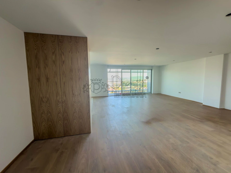 Apartamento T2 para Arrendamento em Urgezes Foto 2