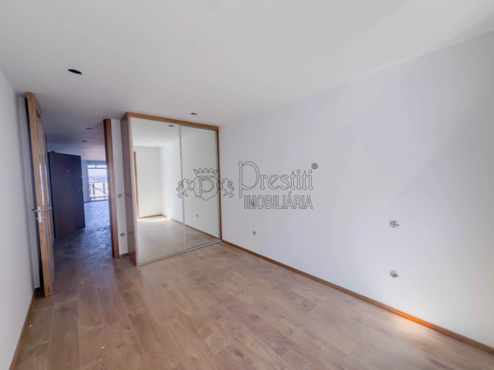 Apartamento T2 para Arrendamento em Urgezes Foto 9