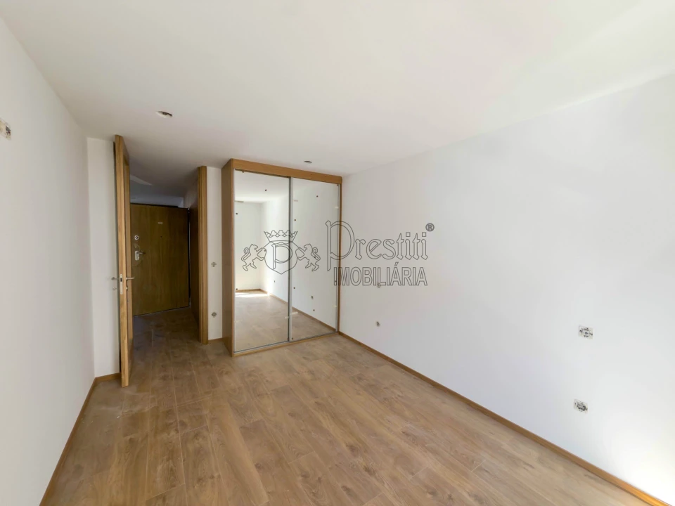 Apartamento T3 para Arrendamento em Urgezes Foto 10