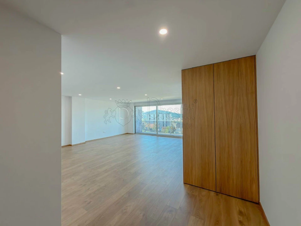 Apartamento T3 para Arrendamento em Urgezes Foto 2