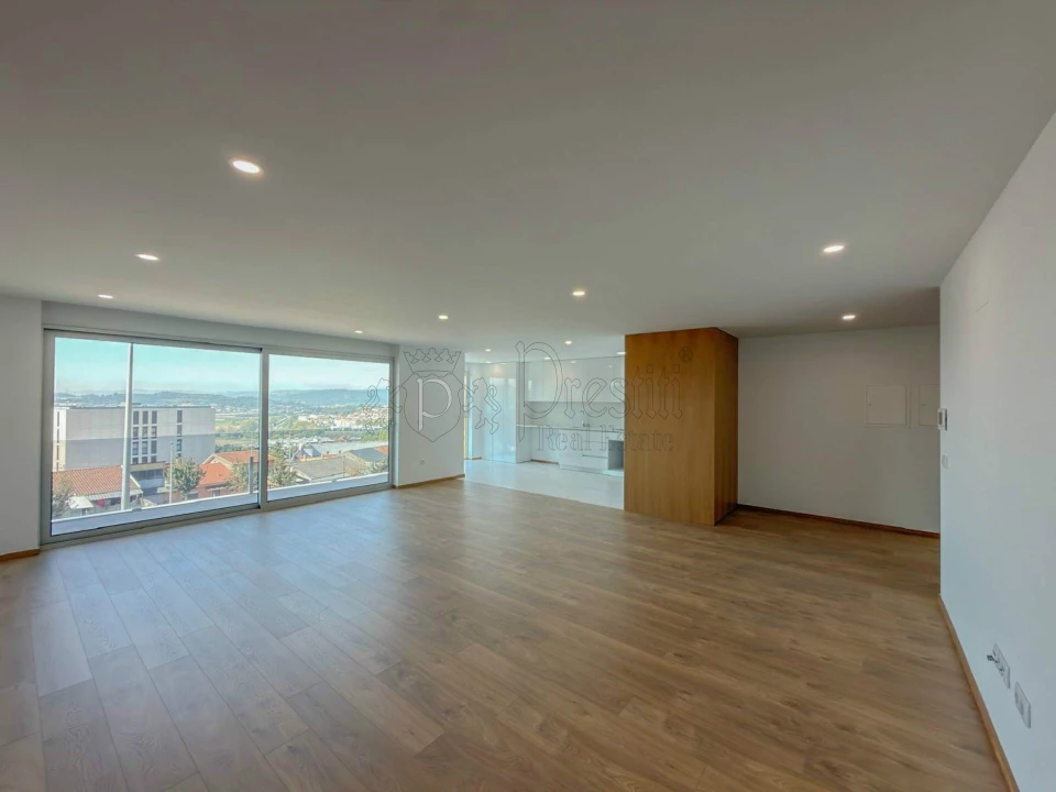 Apartamento T3 para Arrendamento em Urgezes Foto 4