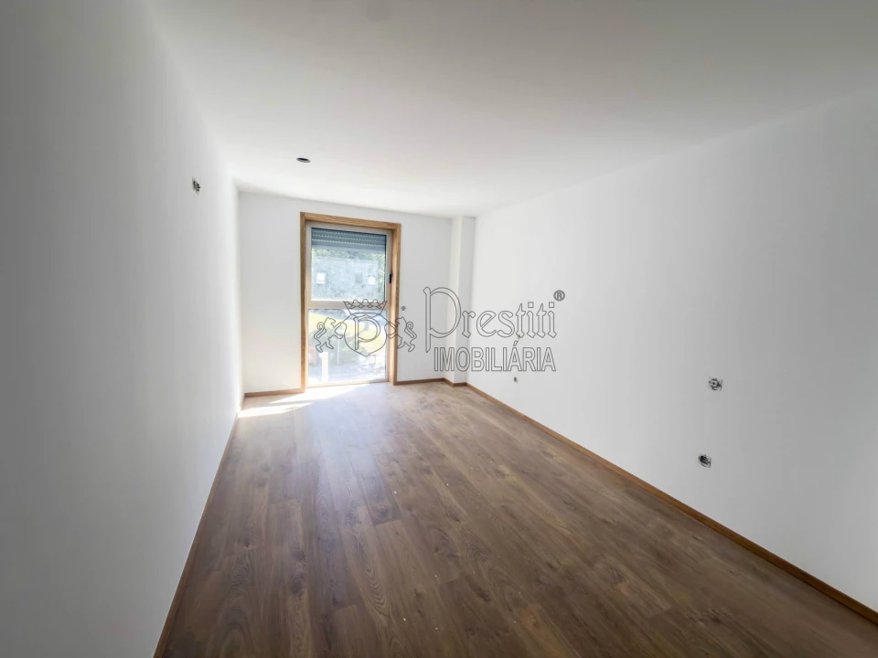 Apartamento T3 para Arrendamento em Urgezes Foto 7