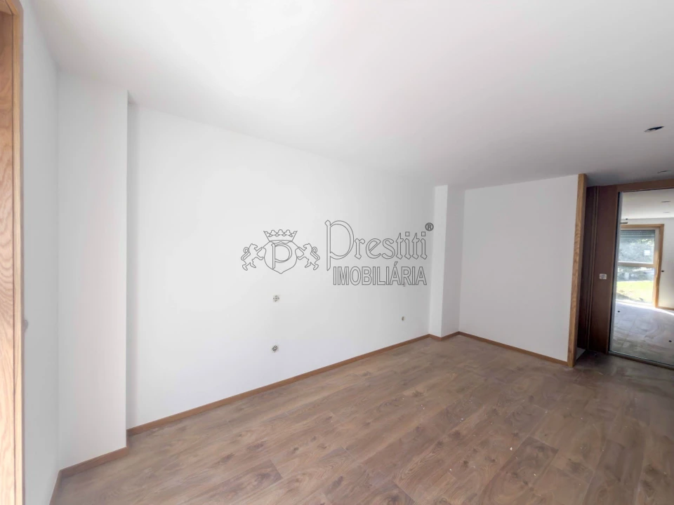 Apartamento T3 para Arrendamento em Urgezes Foto 8