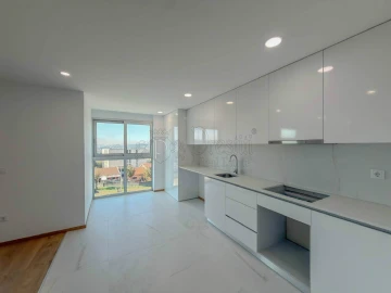 Apartamento T3 para Arrendamento em Urgezes