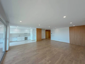 Apartamento T3 para Arrendamento em Urgezes