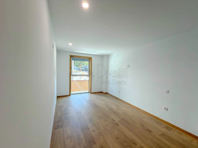 Apartamento T3 para Arrendamento em Urgezes Foto 9