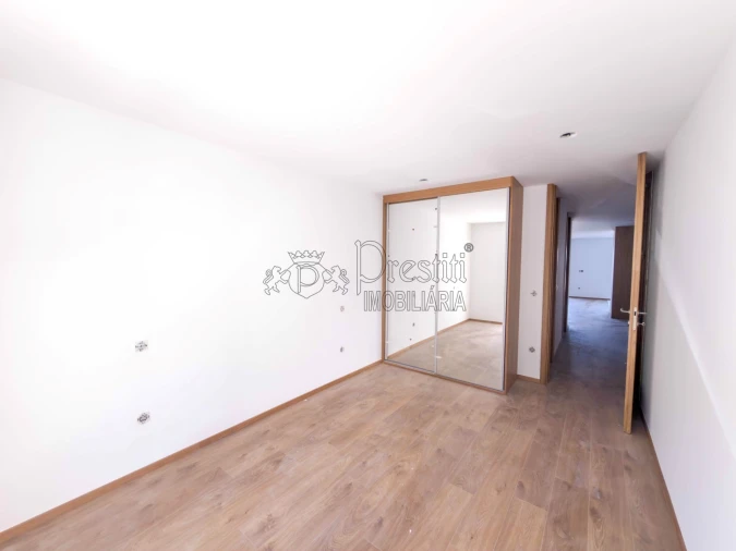 Apartamento T3 para Arrendamento em Urgezes Foto 12