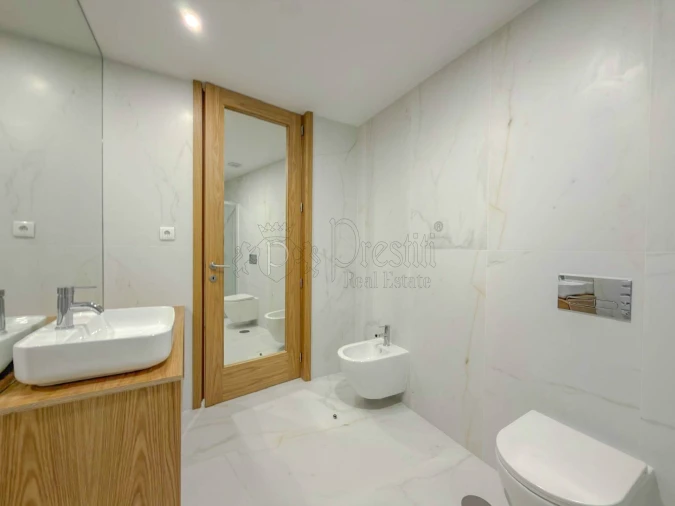 Apartamento T3 para Arrendamento em Urgezes Foto 17