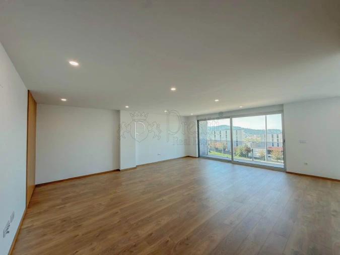 Apartamento T3 para Arrendamento em Urgezes Foto 3