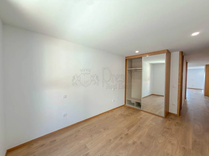 Apartamento T3 para Arrendamento em Urgezes Foto 15