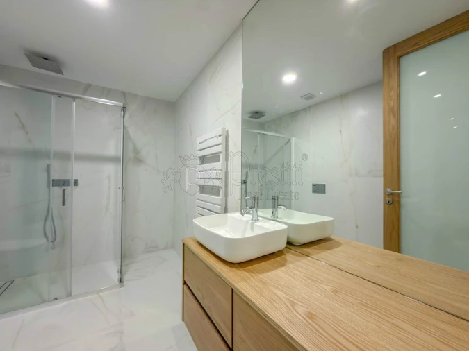 Apartamento T3 para Arrendamento em Urgezes Foto 16