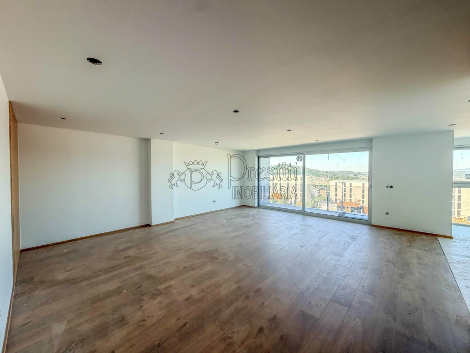 Apartamento T3 para Arrendamento em Urgezes Foto 3