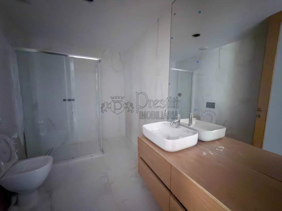 Apartamento T3 para Arrendamento em Urgezes Foto 5