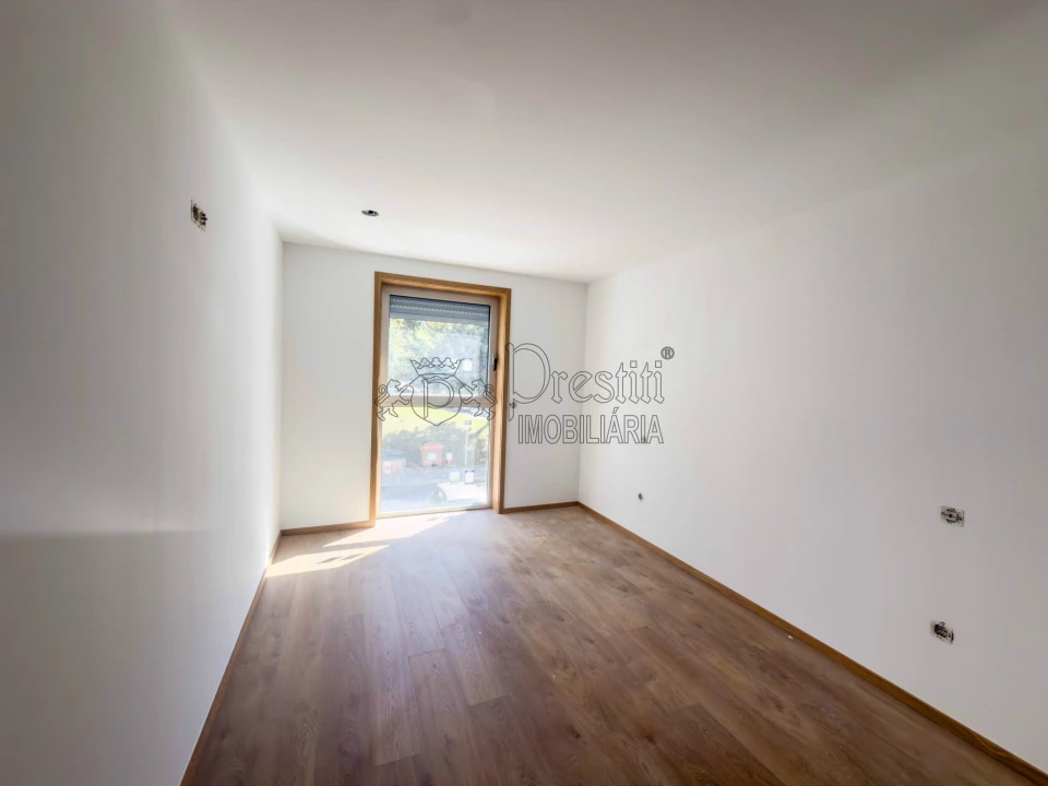 Apartamento T3 para Arrendamento em Urgezes Foto 9