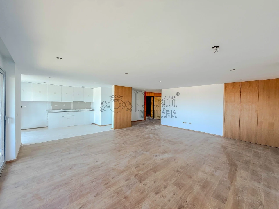Apartamento T3 para Arrendamento em Urgezes Foto 4