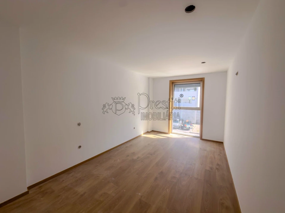 Apartamento T3 para Arrendamento em Urgezes Foto 6