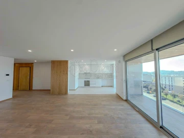 Apartamento T3 para Arrendamento em Urgezes