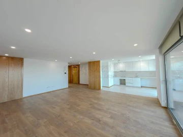 Apartamento T3 para Arrendamento em Urgezes