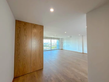 Apartamento T3 para Arrendamento em Urgezes
