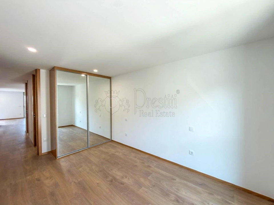 Apartamento T3 para Arrendamento em Urgezes Foto 13