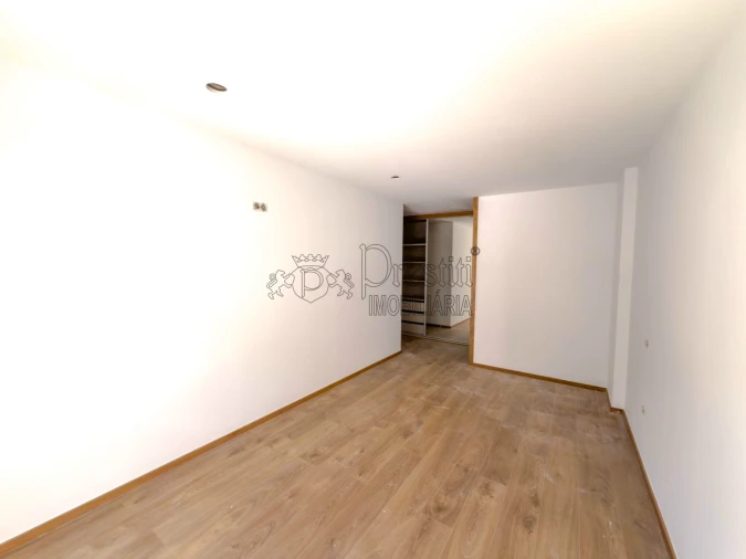 Apartamento T3 para Arrendamento em Urgezes Foto 7