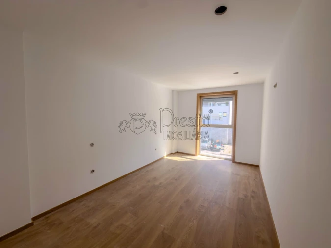 Apartamento T3 para Arrendamento em Urgezes Foto 6