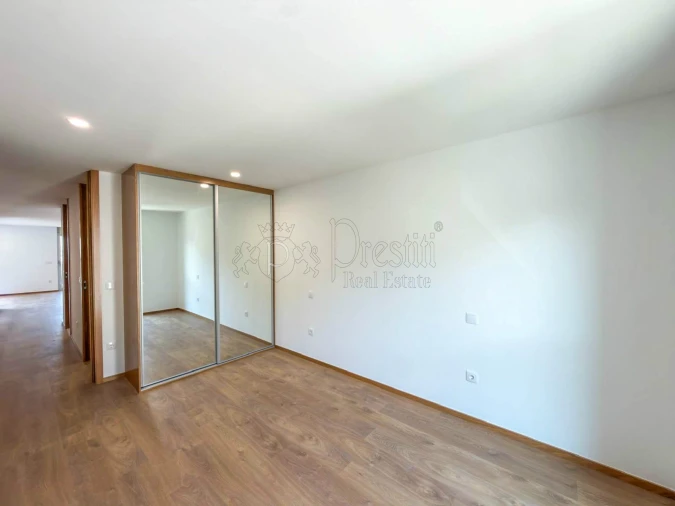 Apartamento T3 para Arrendamento em Urgezes Foto 13