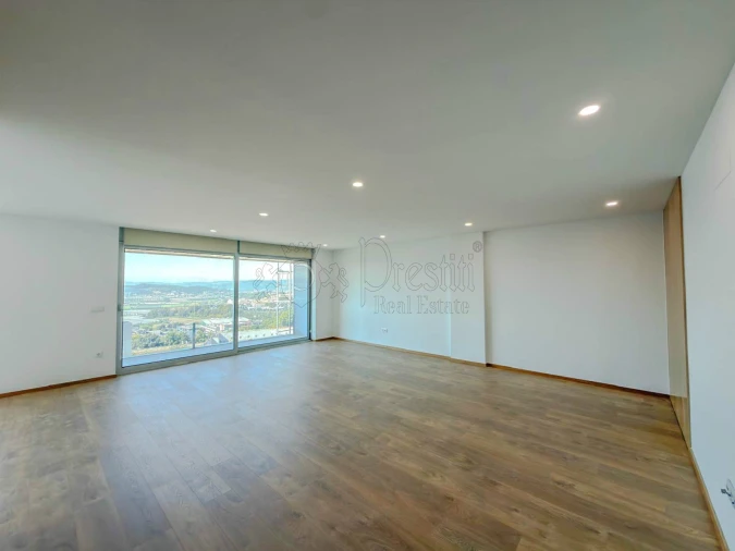 Apartamento T3 para Arrendamento em Urgezes Foto 3