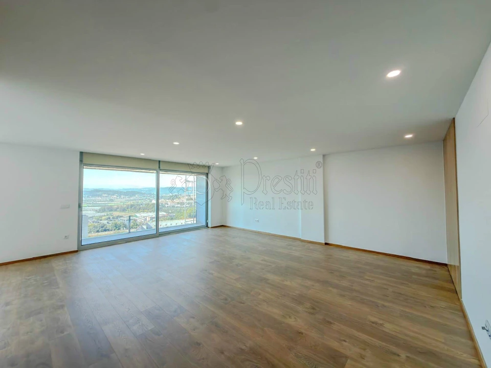 Apartamento T3 para Arrendamento em Urgezes Foto 3