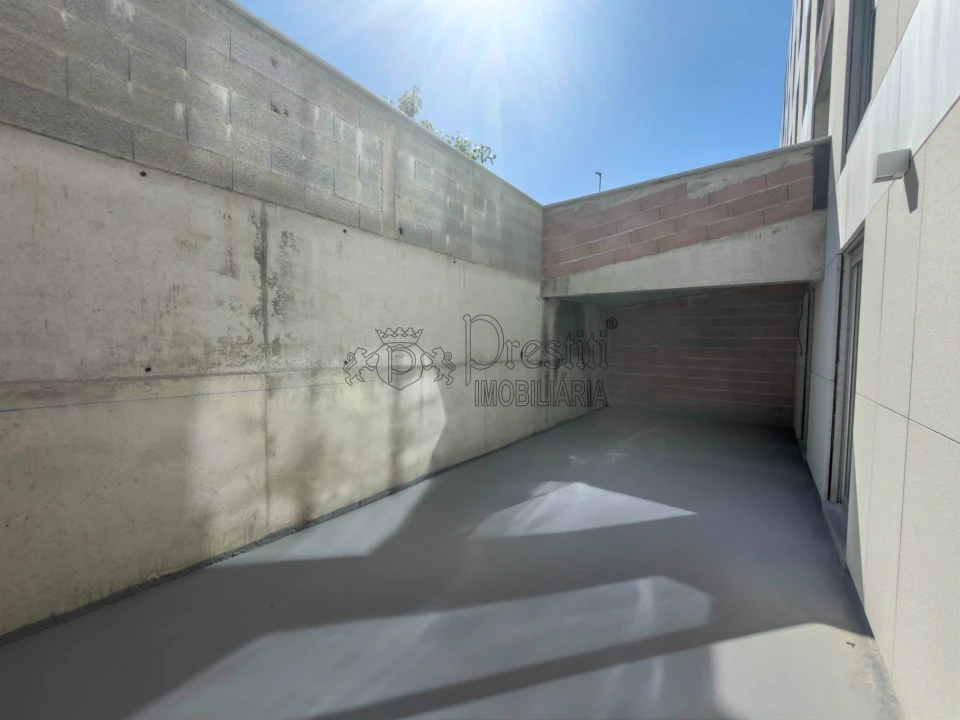 Apartamento T3 para Arrendamento em Urgezes Foto 13