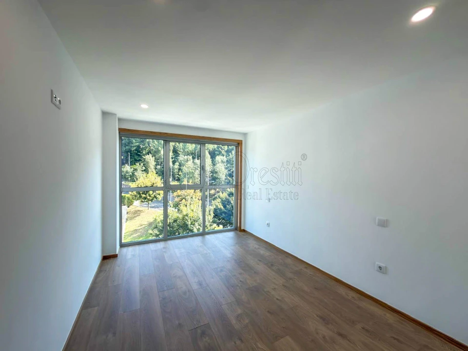 Apartamento T3 para Arrendamento em Urgezes Foto 14