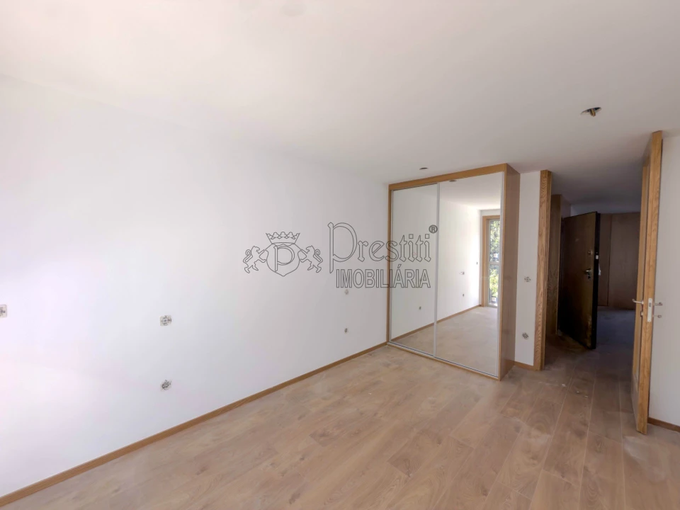 Apartamento T3 para Arrendamento em Urgezes Foto 8