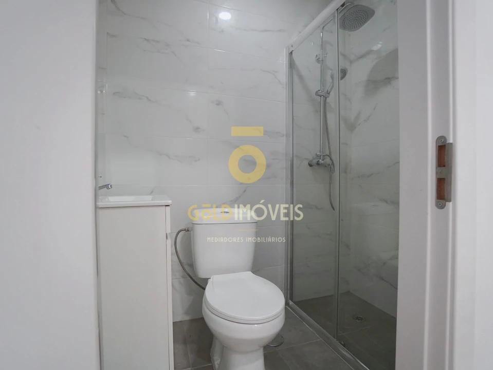 Moradia T3 para Venda em Campanhã Foto 6