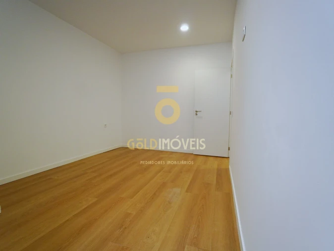 Moradia T3 para Venda em Campanhã Foto 2