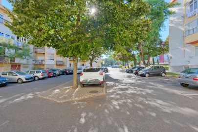 Apartamento T3 para Venda em Carnaxide e Queijas