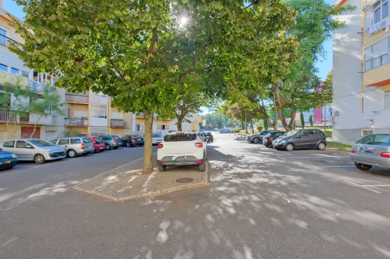 Apartamento T3 para Venda em Carnaxide e Queijas Foto 34