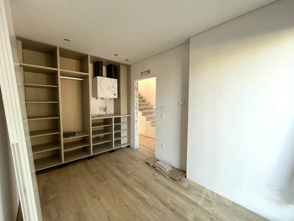Moradia T4 para Venda em São João de Lourosa Foto 9
