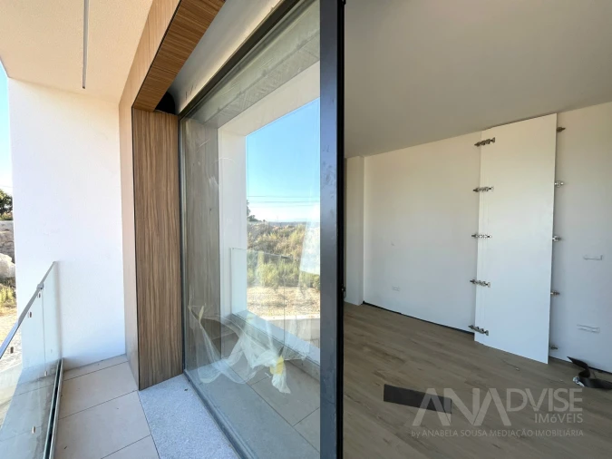 Moradia T4 para Venda em São João de Lourosa Foto 28